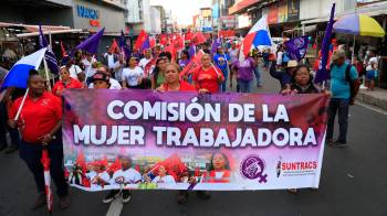 La marcha recorrió la avenida Central hasta llegar a la plaza 5 de Mayo.
