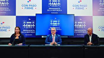 Erika Vargas, directora de Ipacoop y Juan Carlos Orillac, ministro de la Presidencia.