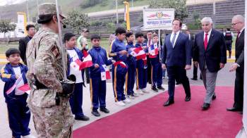 Presidente Mulino durante visita en Perú.