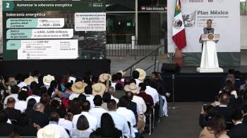 La presidenta de México, Claudia Sheinbaum, habla durante la presentación del Plan México: fortaleciendo la economía y el bienestar este jueves, en el Museo Nacional de Antropología en Ciudad de México (México).