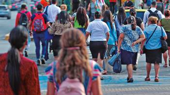 El desempleo juvenil alcanza el 17,8 %, mientras que entre los adultos mayores de 30 años apenas llega al 6,7 %.