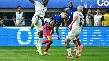 Jugador de la Selección de Panamá en partido ante Estados Unidos.