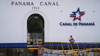 La calificadora no ignora las amenazas del presidente de Estados Unidos, Donald Trump, contra Panamá, de retomar la vía, ya que puede afectar la imagen financiera del país.
