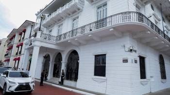 El edificio es parte del conjunto histórico que rodea el Palacio de las Garzas.