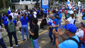 En ciudad de Panamá, los profesores, estudiantes y trabajadores mantenienen marchas y protestas pacíficasen rechazo a las reformas de la CSS.