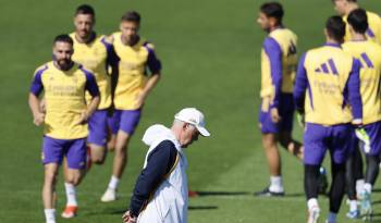 El entrenador del Real Madrid Carlo Ancelotti durante el entrenamiento del Real Madrid.