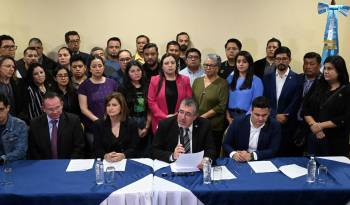 El presidente electo de Guatemala, Bernardo Arévalo, habla durante una conferencia de prensa en la ciudad de Guatemala este 8 de diciembre.