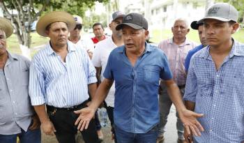 Arroceros de Darién y Chepo protestaron pacíficamente, a las afueras de la sede del Mida, este viernes.
