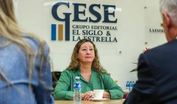 La embajadora francesa en Panamá, Aude De Amorim, durante el encuentro con ‘La Decana’.