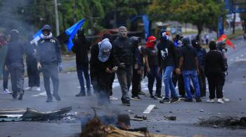 Las huelgas iniciaron de forma indefinida desde el 23 de abril y poco a poco personas encapuchadas y externas han tomado las calles para desatar el caos.