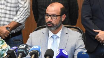 El presidente de la Cámara Panameña de la Construcción, Alejandro Ferrer, se refirió a la paralización indefinida de diversas obras en construcción.