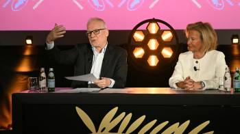 El delegado general del Festival, Thierry Fremaux, y la presidenta del festival, Iris Knobloch, ofrecen una rueda de prensa para anunciar la selección oficial de la 78ª edición del Festival de Cine de Cannes.