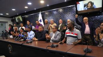 La Asociación de Funcionarios de la Asamblea, en conferencia de prensa, anunció el levantamiento del paro decretado el pasado lunes.