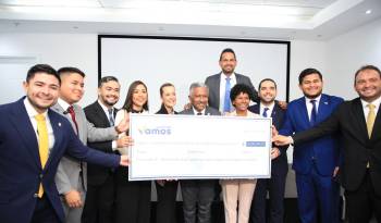 En el acto de entrega de los fondos participaron los diputados de Vamos y el director del Senacyt, Eduardo Ortega Barría.