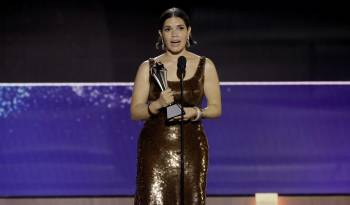 America Ferrera resaltó entre los ganadores con el SeeHer Award por su labor en pro de los derechos de la mujer.