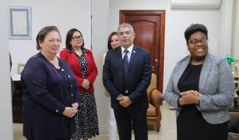 Sucre recibió a la embajadora de Estados Unidos en Panamá, Mari Carmen Aponte, y la representante del CDC en Centroamérica y el Caribe, Yoran Grant Greene.