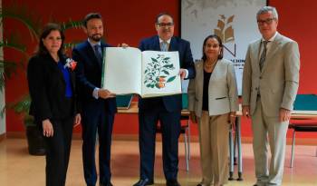 La Biblioteca Nacional de Panamá recibió el pasado 23 de abril, los 25 volúmenes de Mutis.