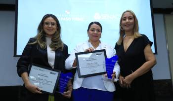 Ivette Leonardi, editora general de La Estrella de Panamá, junto con las periodistas Marlene Testa y Grisel Bethancourt.