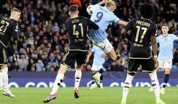 Erling Haaland (C-D) del Manchester City.