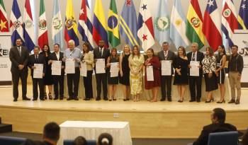 Entrega de actas a los diputados para el Parlacen, por parte de la Junta Nacional de Escrutinio.