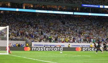 Vista de la afición argentina durante el partido entre Argentina y Ecuador.