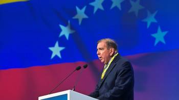 El líder opositor venezolano Edmundo González Urrutia pronuncia un discurso durante el congreso del Partido Popular Europeo (PPE) en Valencia, el 30 de abril de 2025.