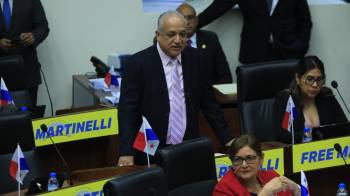 Diputado Luis Eduardo Camacho. Entre los proponentes aparecen diputados de Cambio Democrático, RM, Molirena, Alianza y el Partido Panameñista.