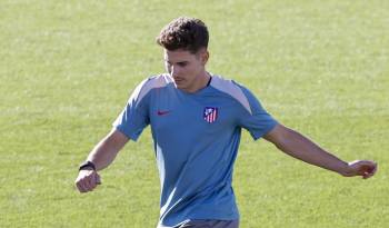 Julián Alvarez, durante el entrenamiento con el Atlético de Madrid.