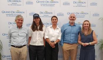 En el orden usual Fabio Villegas, presidente de Decameron; Jimena Faena, Wyndham; Ximena Gomez, Decameron; Gustavo Viescas, presidente de Wyndham y Maria Pinheiro, Wyndham.