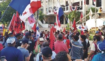 Protesta frente a la Corte Suprema de Justicia, en espera del fallo que declaró la Ley 406 como incostitucional.