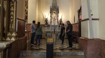 Visitantes hacen un recorrido por la Iglesia San José (Altar de Oro), ubicada en el Casco Antiguo de Panamá.