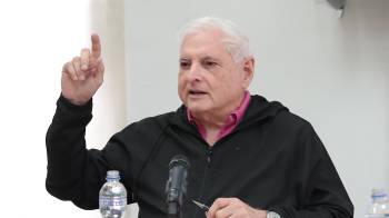 Martinelli abandona el país; Colombia otorga asilo
