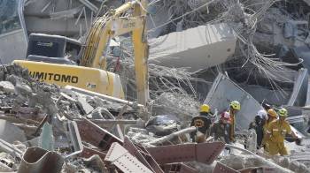 Los efectos del sismo se dejaron sentir con fuerza también en Ragún , principal ciudad del país.