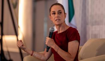 La candidata presidencial del oficialismo mexicano, Claudia Sheinbaum, habla durante un foro de “Dialogo Empresarial” en el municipio De San Pedro Garza García en el norteño estado de Nuevo León (México).