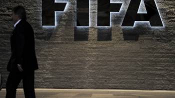 Vista del logo de la FIFA en la sede del organismo en Zúrich, Suiza.