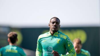 El defensor panameño, José Córdoba con el Norwich City de Inglaterra.