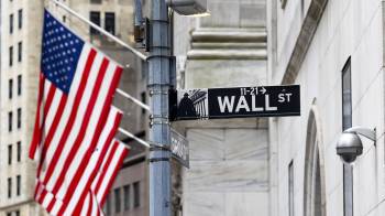 Vista de un letrero de Wall Street cerca de la Bolsa de Valores de Nueva Yor, en una fotografía de archivo.