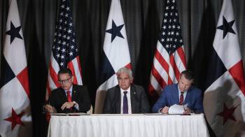 Frank Ábrego, ministro de Seguridad; José Raúl Mulino, presidente de la República y Pete Hegseth, secretario de Defensa de los Estados Unidos en firma del Memorándum de Entendimiento.