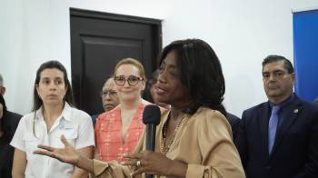 La ministra de Educación, Lucy Molinar, hizo un llamado al regreso a las aulas.