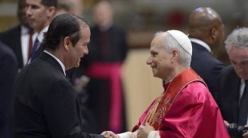 Martínez-Acha deseó un papado cercano a los más necesitados y comprometido con la paz mundial.