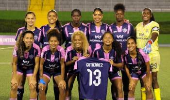 El equipo del Santa Fé FC en la final de la Copa Interclubes de la Uncaf Femenino ante el Alianza Women.