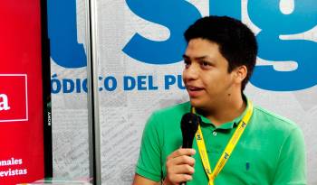 Alejandro Zeneti, estudiantes y escritor.