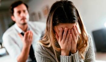 Las constantes mentiras en la pareja pueden traer diversas consecuencias psicológicas, tanto para el mentiroso como para la persona a la que se le miente.