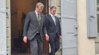 El secretario del Tesoro de Estados Unidos, Scott Bessent, y el representante de Comercio, Jamieson Greer, saliendo de la residencia en Ginebra donde se han reunido con la delegación china.