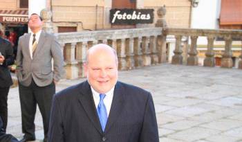 Exgobernador Richard Fifer.