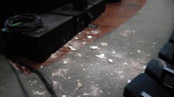 Imágenes del desprendimiento del techo del Teatro Anayansi tras la prueba de sonido de Melendi.