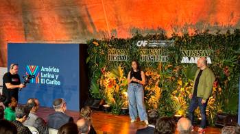 Momentos en que se presenta la marca global de ALC.