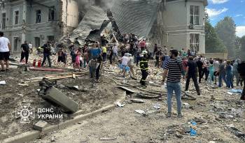 Imágenes del ataque ruso contra Kiev ayer lunes.