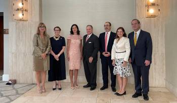 Empresarios y representantes institucionales y de organismos internacionales posan en el encuentro titulado ‘Invertir en Panamá. Invertir en Iberoamérica’.