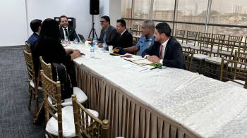 Reeunión entre representantes de los Bomberos de Panamá, el Ministerio de Gobierno (Mingob), la Secretaria de Digitalización del Estado y Simplificación de Procesos del Estado (Sedige).